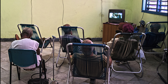 Old people watching television, Erik Holmgaard, Esbjerg fotoklub